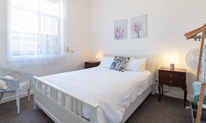 Henley Beach Apartment | Settle in @ Henley: Cosy Hidden Gem with parking
