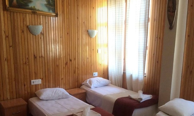 Kusadasi Bed & Breakfast | Sezgin Boutique Hotel 5Beds Room A/C,TV,fridge,pool,garden,free wi-fi & car park