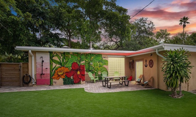 Shady Banks House | Shady Banks Oasis 3/2-Mins to Airport, Beach, Port