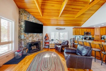 Gray House | Shady Grove Lake House in Gray