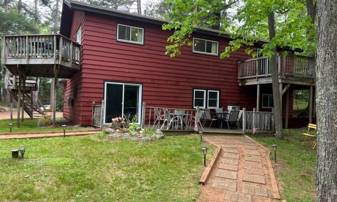Tomahawk Cabin | Shady Rest Upper Manor, 3BR/2BA, Lakefront, Beach, Fishing, Relaxing, Fun!