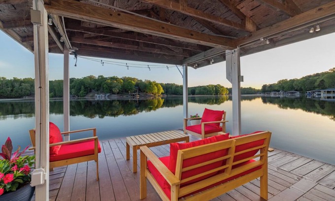 Bracey House | Shady Shores | Spectacular Views | Sleeps 18