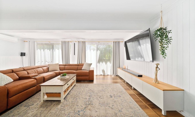 Shailer Park House | Shailer Park -Spacious House, Granny flat - Pool, Sauna, 20 min CBD, 35 min GC