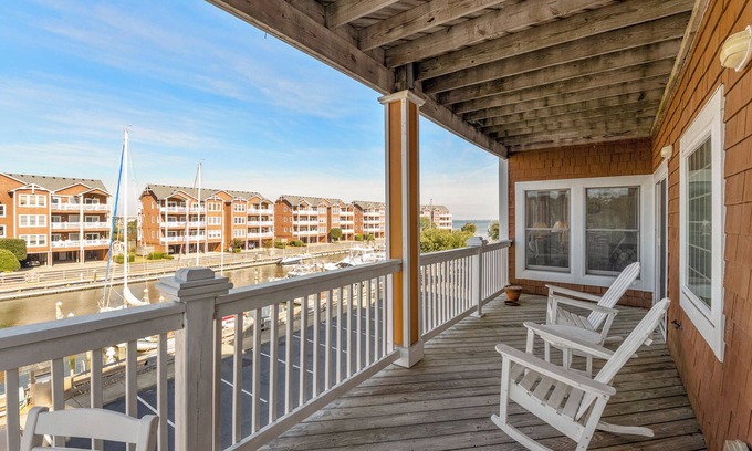 Manteo Condo | Shallowbag Bay 704: Dog-Friendly | Pool/Gym Access