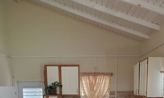 Merlin Bay Apartment | Shalom Apt. Cozy space close to beach, restaurant, bus, nightlife