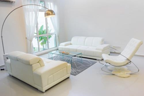 Tanjung Bungah Villa | Shamrock Beach Villas 15 Seaview