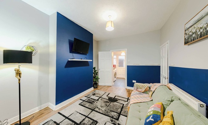 Liverpool House | Shamrock Stadium Side Retreat - Liverpool - 3 bed house - Spacious & Stylish