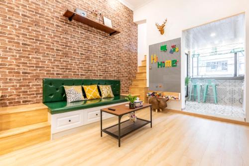 Downtown Shanghai Apartment | Shanghai Hills&XING 1881 Homestay Near Line2 West Nanjing Rd