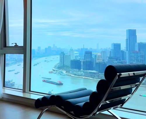 Pudong Apartment | Shanghai Skyline - Spacious&Elegant Luxury Apartment in Lujiazui near Shanghai Center Tower