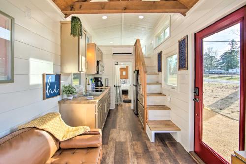 Lone Star House | Shared Dock and Lake Access Daingerfield Tiny Home