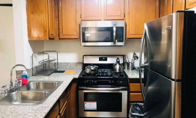 Wilshire Center Apartment | Shared Room 44 in Koreatown