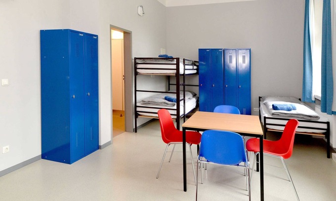 Guben Apartment | Shared room with private bathroom (up to 6 people), No. 19 - Hostel in Guben