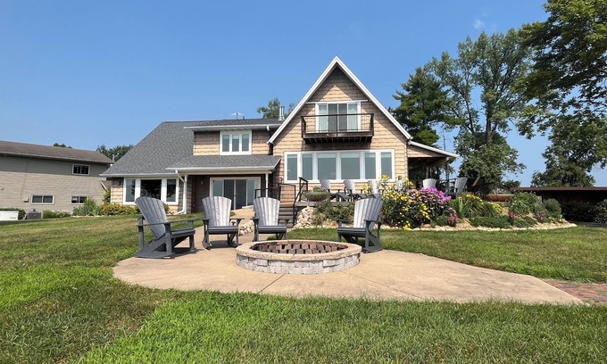 Shawano House | Shawano Lake House on The Point