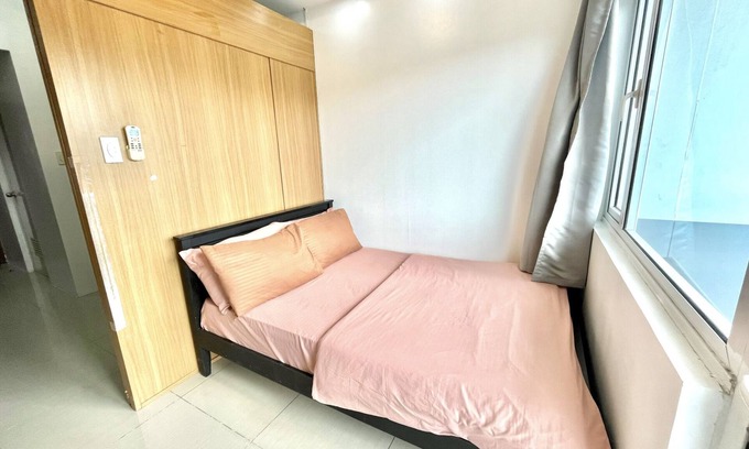 Urdaneta Condo | Shell Residences C1 with Balcony facing Pool, Pasay City