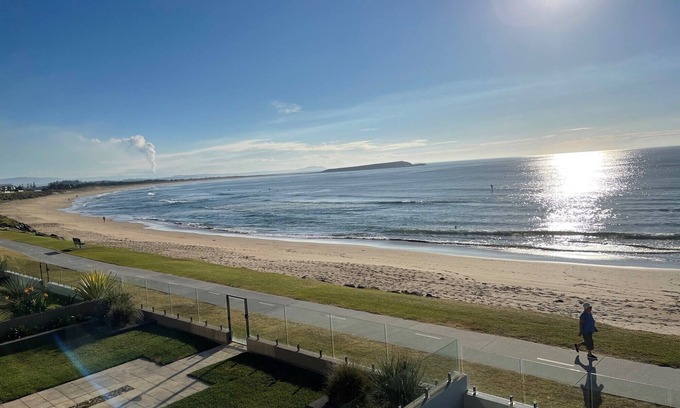 Warilla House | Shellharbour Waves - Amazing Beach Front Views