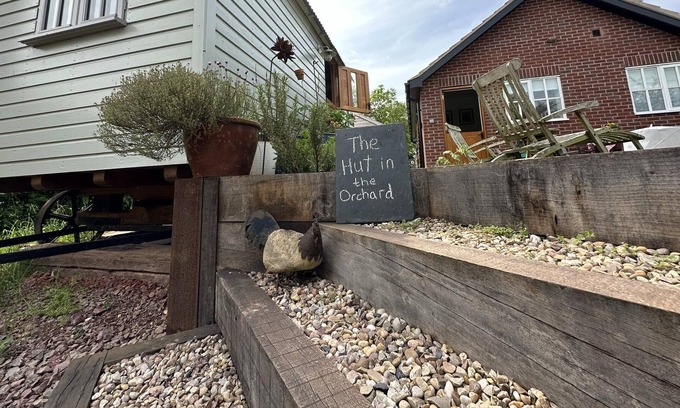 Peterstow Cabin | Shepherd's Hut in a Herefordshire Cider Orchard