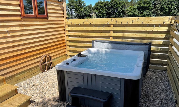 Hawes Cottage | Shepherd’s Hut with an open plan design with king-size bed.