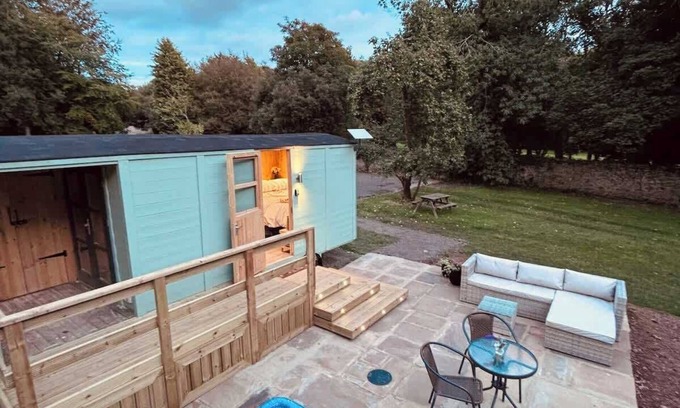 Milford Haven Apartment | Shepherds Hut with Hot Tub