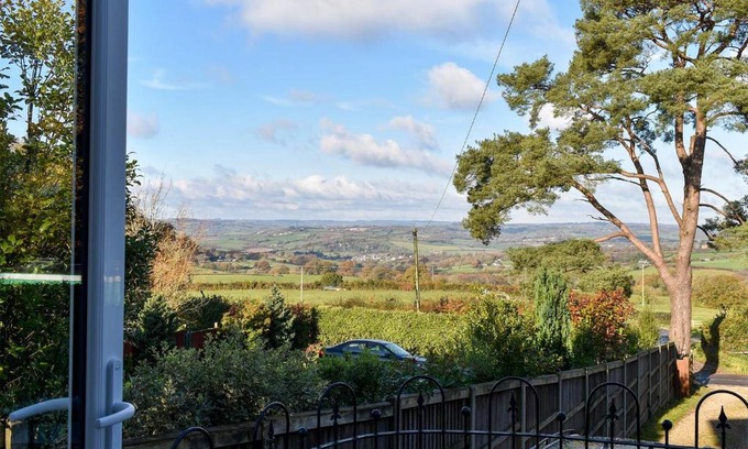 Raymonds Hill House | Shepherds Knapp-UK13285