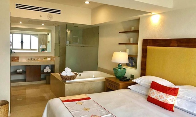 Las Glorias Hotel | Sheraton Buganvilias Vacation Club 3-Bedroom Jr. Suite. Ready for 2025 Bookings!