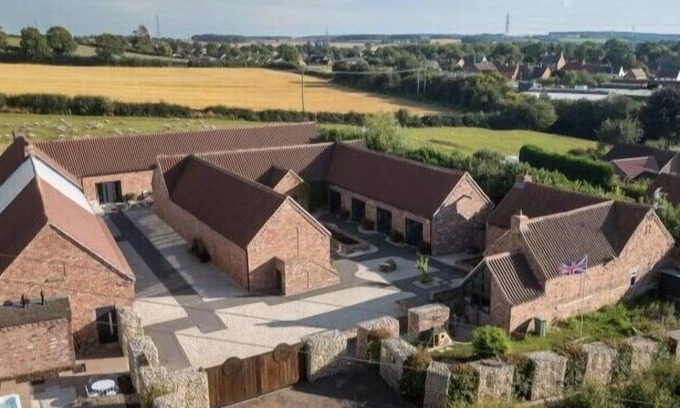 Kneesall House | Sherwood Hideaway is a stunning, exclusive-use celebration house nestled in the heart of Sherwood Forest. Designed with unforgettable group experiences in mind.