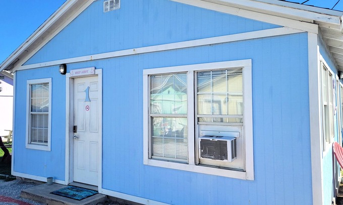 Old Town Cottage | Ship Ahoy! Cabin #1- Double Barr-2 Bedroom/1 Bath, Walk to the Beach, Dogs OK!