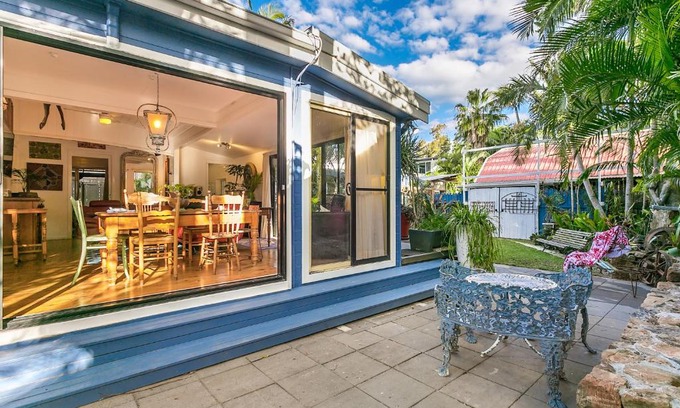 Byron Bay Bed & Breakfast | Shirley Blue