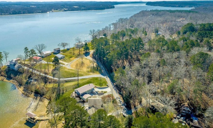Chickamauga Lake Cabin | Shoal up on Sale Creek- Waterfront