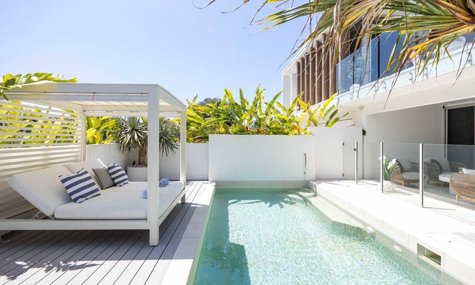 Noosaville House | Shore Haven - A Touch of Paradise