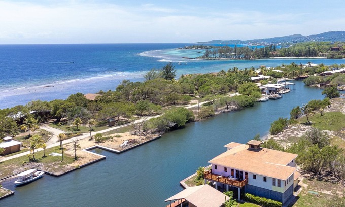 First Bight House | Shore Thing! Unique and spacious 3-bedroom waterfront - Coco View
