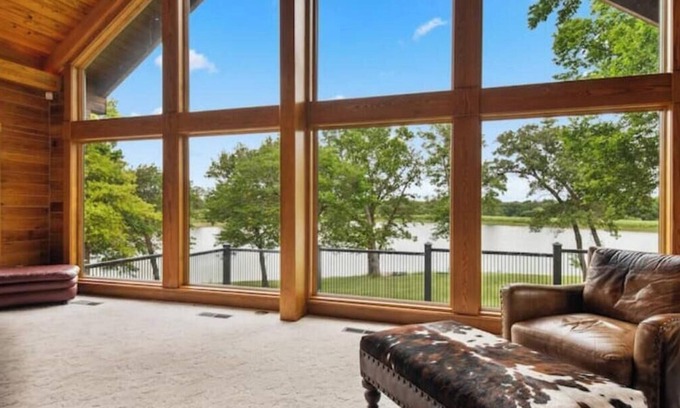 Bowring Apartment | Shoreline Lodge on Private Lake