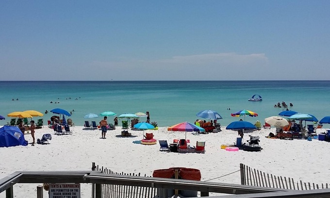 Holiday Isle Condo | Shoreline Towers 3045 - free beach chair setup