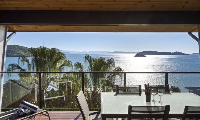 Hamilton Island Apartment | Shorelines 23 Hamilton Island - oceanviews, golf buggy and transfers