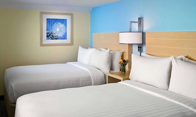 Middleburg Heights Hotel | Short Walk to Lake to Lake Western Trail Head! 4 Spacious Units W/Full Kitchen