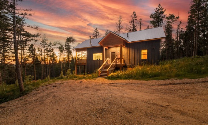 Angel Fire Cabin | Shotski's Lodge - Secluded Ski-In/Out with Hot Tub, Wildlife and Views