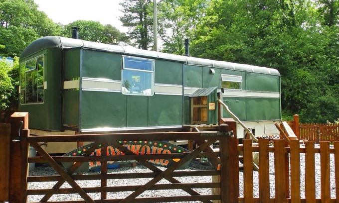 Penmaenpool Cabin | Showman's Wagon is a renovated 1950s fairground travelling-van for two guests.