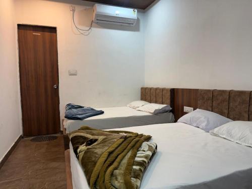 Khatu Hotel | Shree Banke Bihari Place