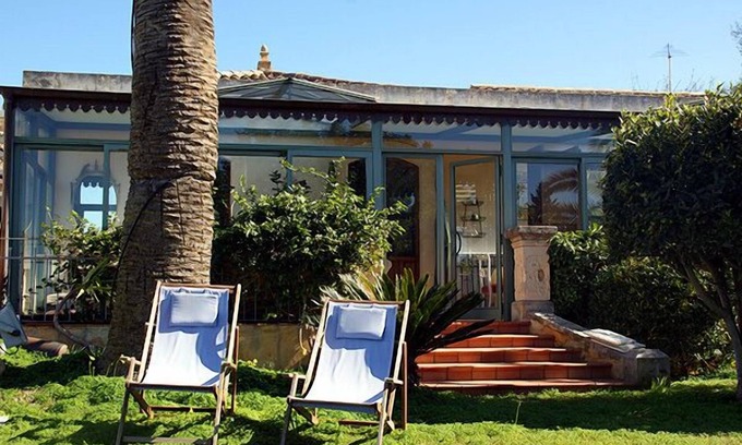 Isola House | Sicilian farmhouse from the 19th Century - close to the beach and with a large pool