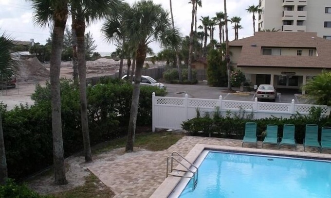 Siesta Key Condo | SIESTA SANDS BEACH RESORT - Beachfront Condo complex on Crescent Beach - 1BR