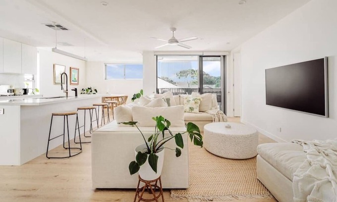Coolum Beach Apartment | SILK | New Modern Condo 400m to the Beach