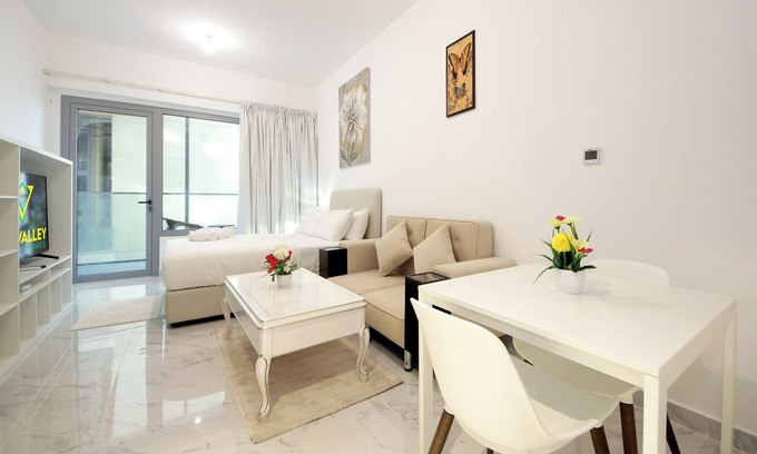Masdar City Apartment | Silk Valley - Chic Studio close to Abu Dhabi Airport