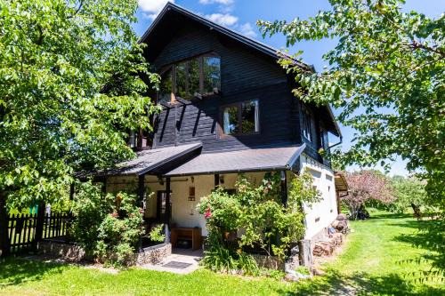 Bran House | Silva Cabin - In the heart of Bran, next to the Castle w/free parking