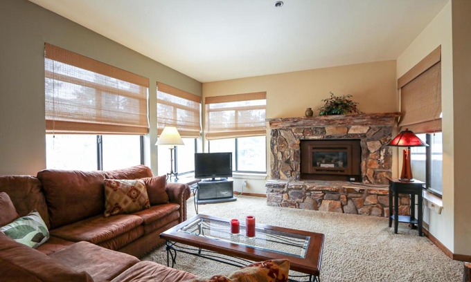 Mammoth Lakes Apartment | Silver Bear #22 condo