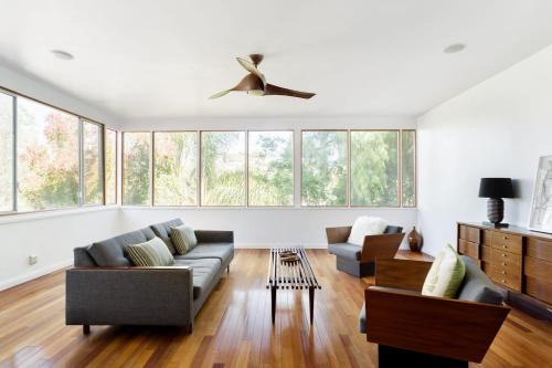 Silver Lake House | Silver Lake Mid-century Nestled In The Treetops