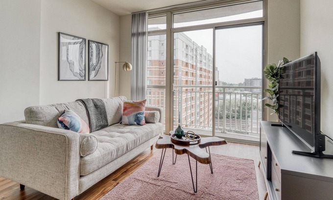 Downtown Apartment | Silver Spring 1BR Close to Metro
