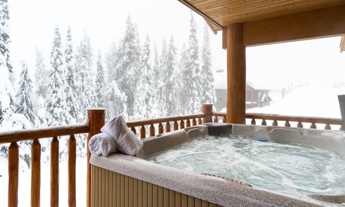 Snow Pine Estates Ski Chalet | Silver Tip Chalet, direct ski in/ski out to Serwas, Private hot tub, fireplace