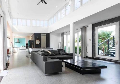Pratumnak Hill Apartment | Silverlake