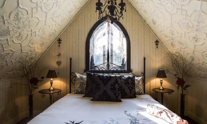 Rye Ski Chalet | Silverleaf Cottage
