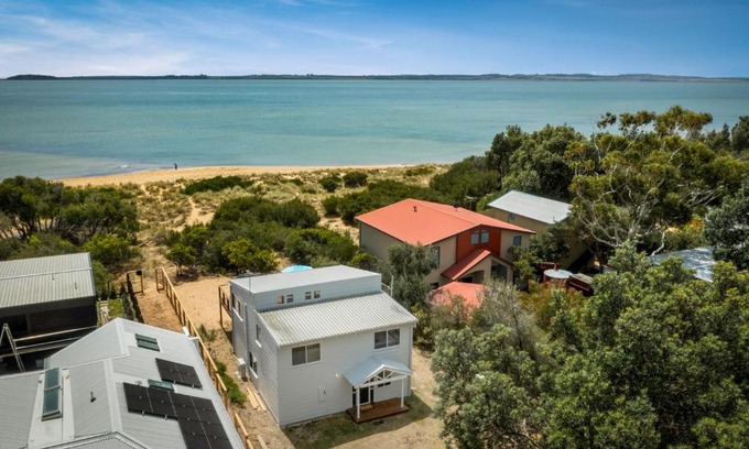 Silverleaves House | SilverTide Retreat
