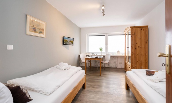 Westerland Apartment | Simple, central apartment for 2 persons, incl. WLAN and TV, separate kitchen.
